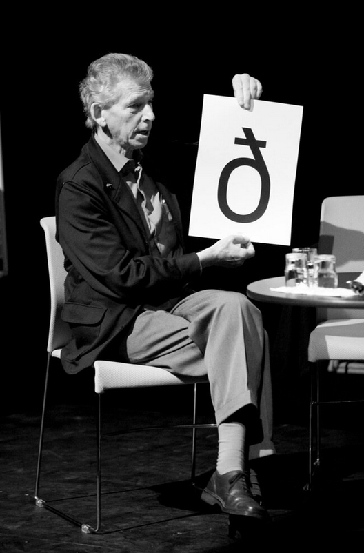 Gerard Unger delivering a speech at the ATypI 2011 in Reykjavik.