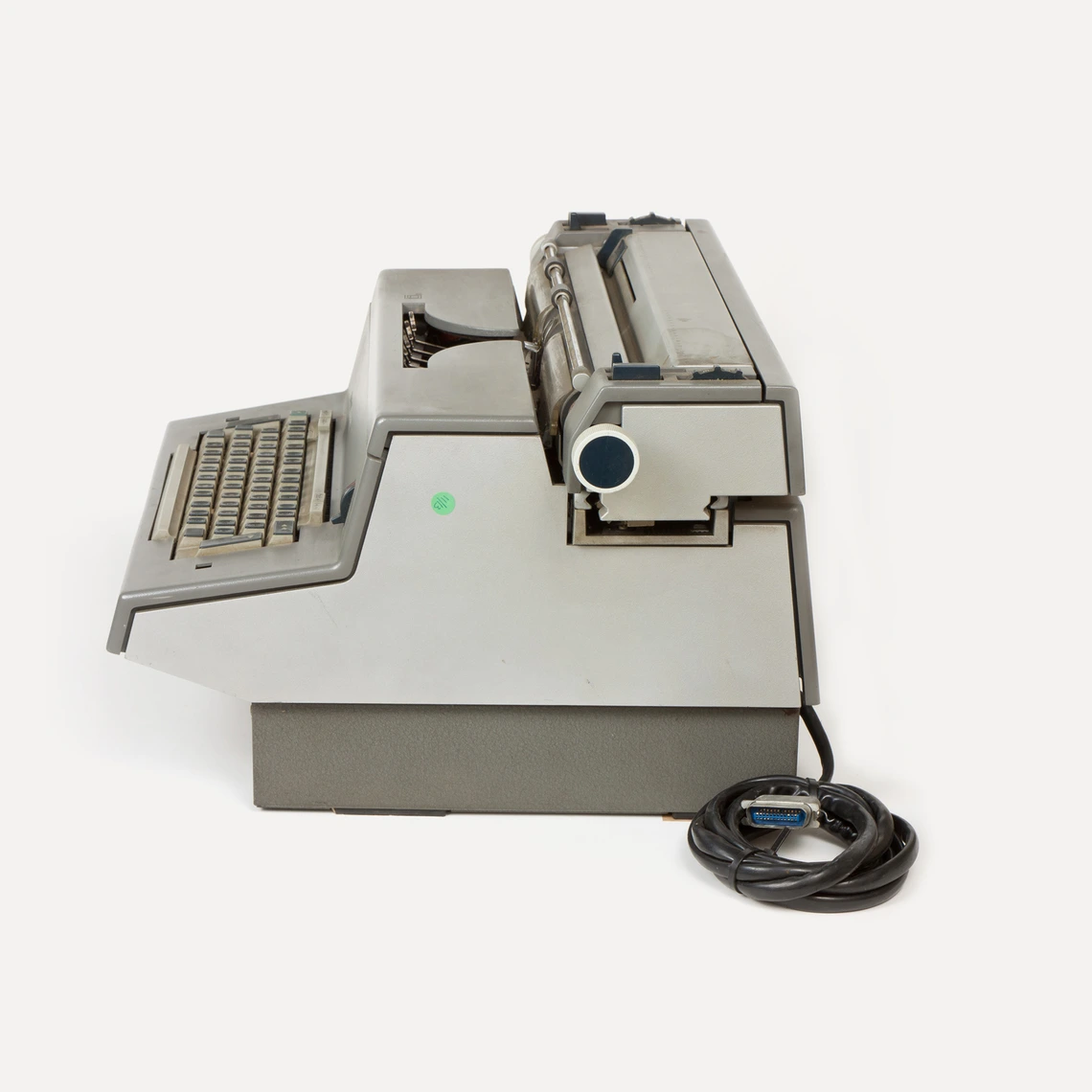 Grey Olivetti Tekne 3 typewriter, side view