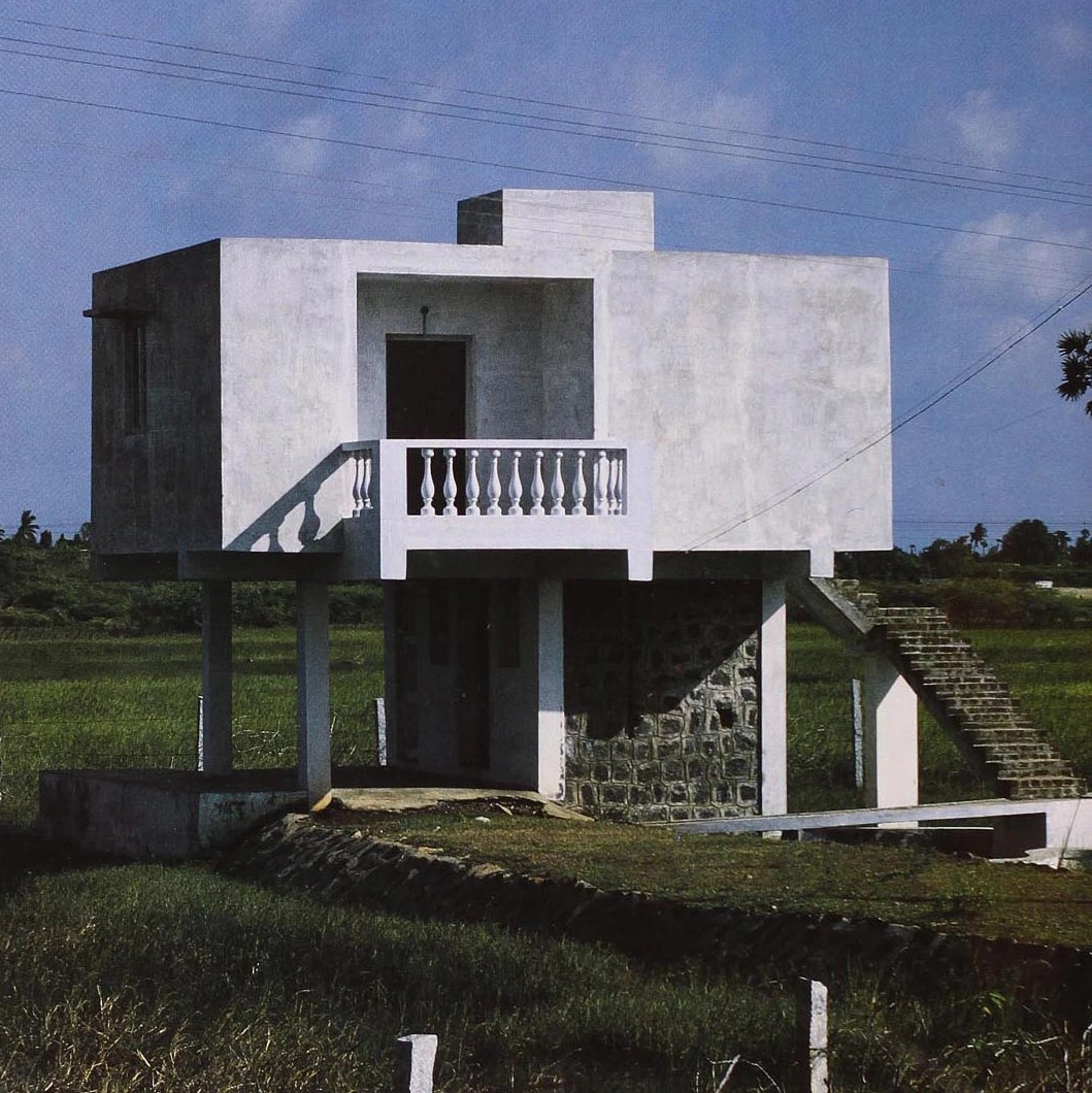 A concrete building in India between Madras and Mahabalipuram. Photo by Ettore Sottsass