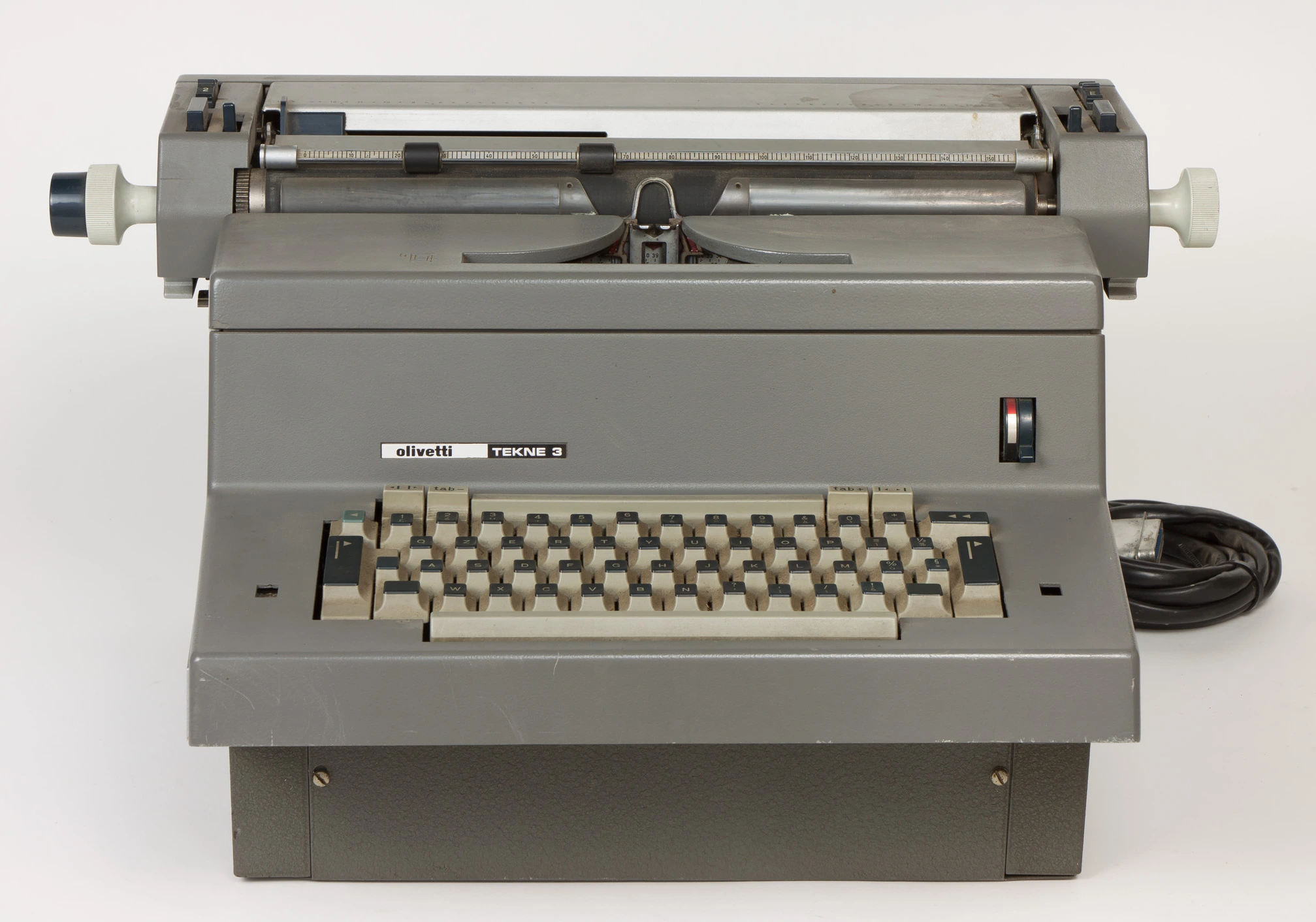 Grey Olivetti Tekne 3 typewriter, frontal view, close-up
