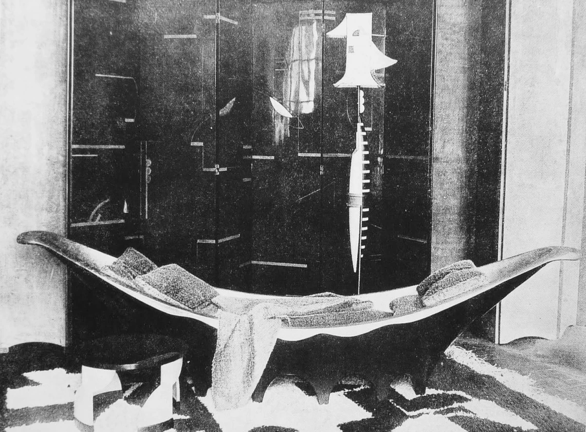 Pirogue chaise lounge designed by Eileen Gray for Madame Mathieu-Lévy’s Rue de Lota Apartment