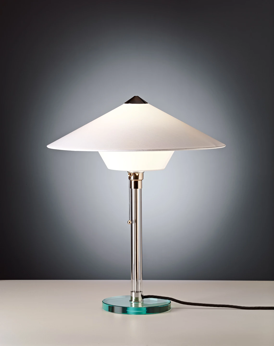 WG 28 lamp. Material: nickel plated metal, glass tube, glass base, chintz covered shade