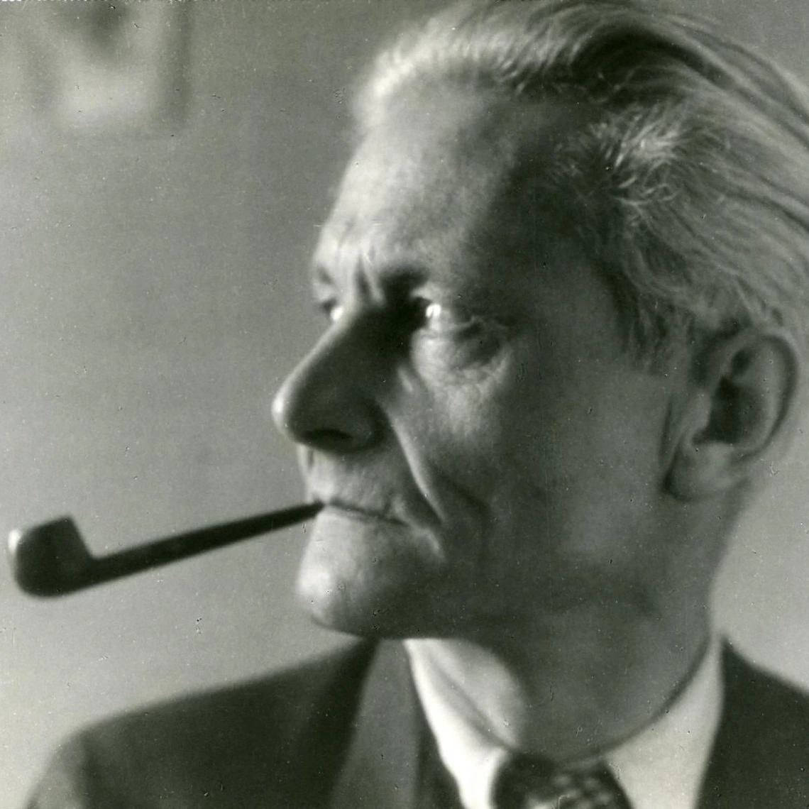 Wilhelm Wagenfeld smoking his pipe, looking sideways