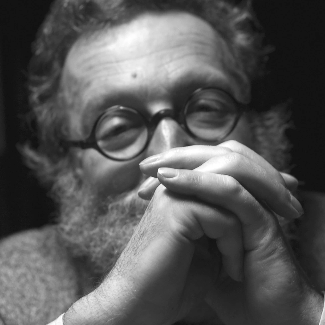 Bruno Monguzzi wearing glasses, looking at the camera