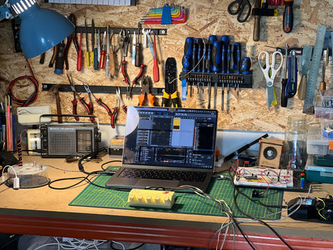 Electronics, photograph 3 of 6