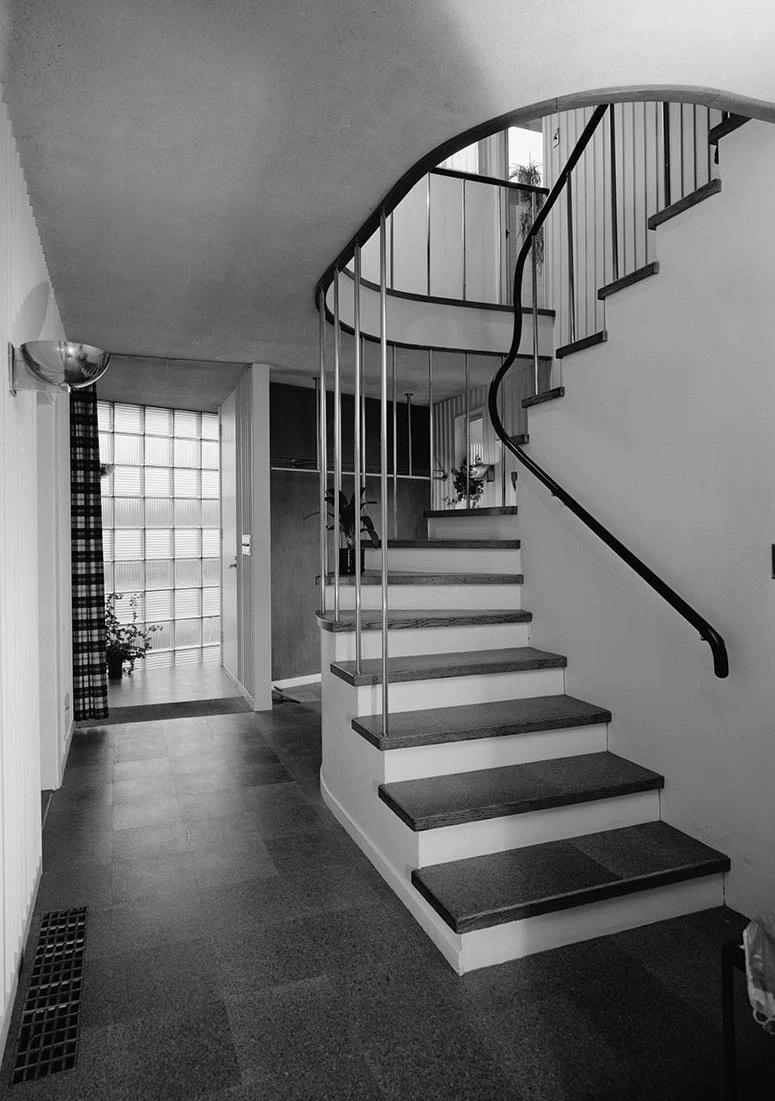 walter gropius‘s house hallway