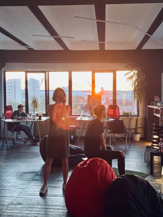 We chill in the 69pixels studio in the evening.