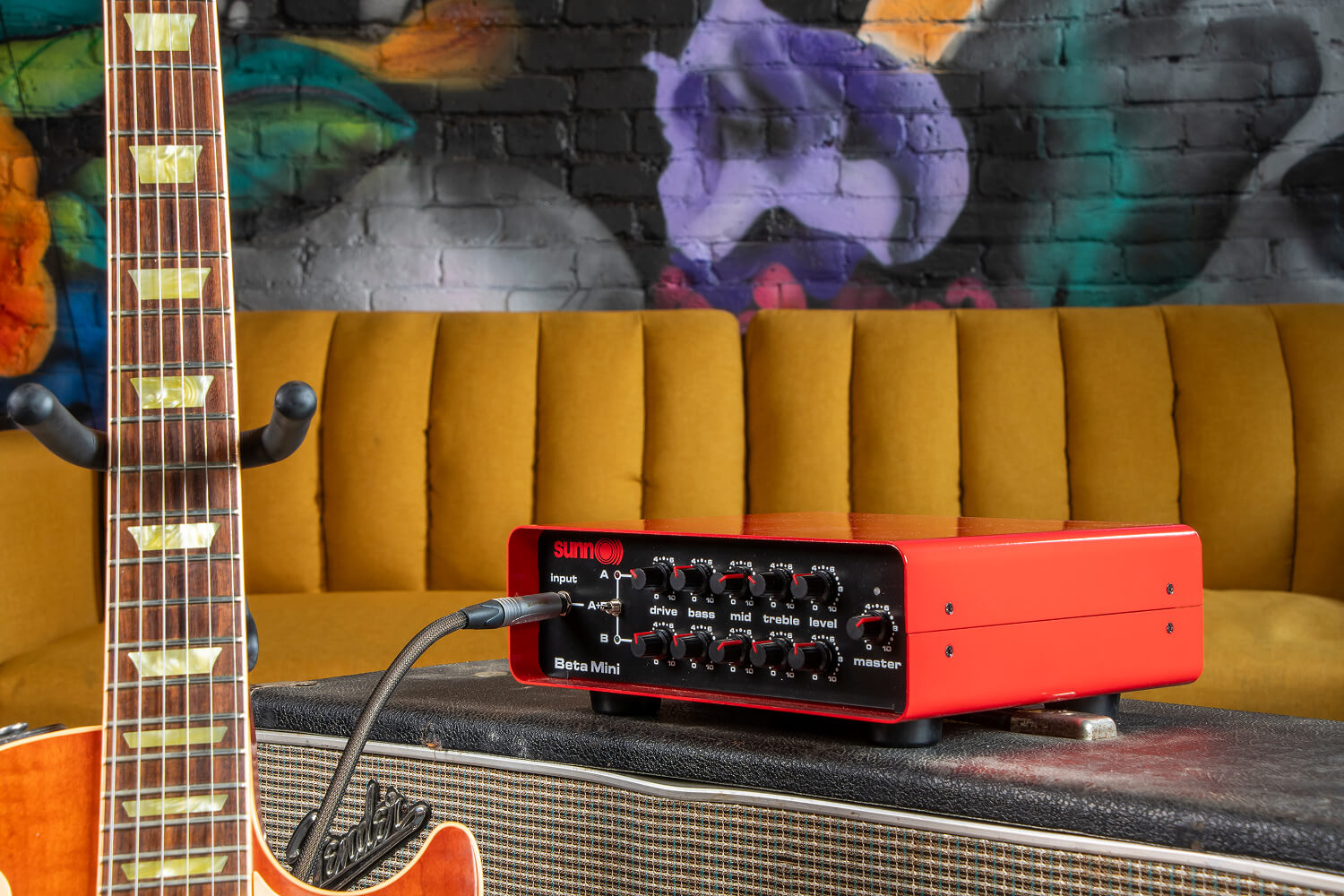 Sunn Beta Mini: 200watt e due canali in un mostro compatto pensato per distorsioni ancestrali